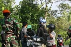 Two policemen, guard shot dead near US mine in Indonesia