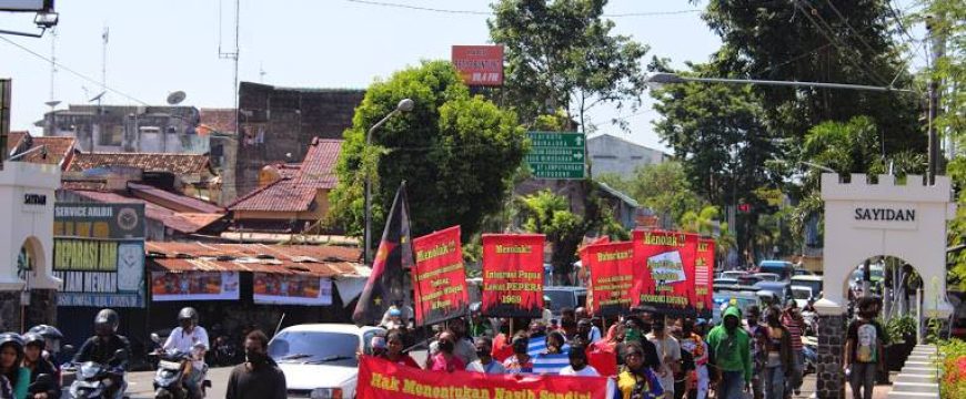 West Papuan students took the struggle onto the streets again and protesting for the freedom of West Papua