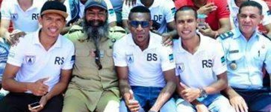 West Papuan football team Persipura Jayapura visits West Papua’s famous political prisoners, Filep Karma